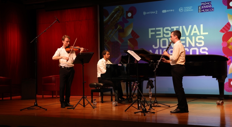 Imagem de Lançamento do CD “ContraFolk” do grupo ClandesTrio | Festival Jovens Músicos 2025