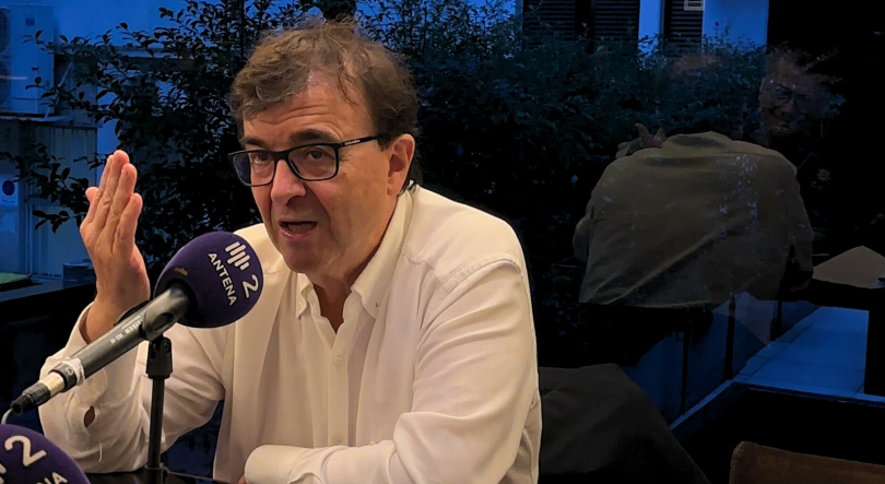 Imagem de Javier Cercas em entrevista