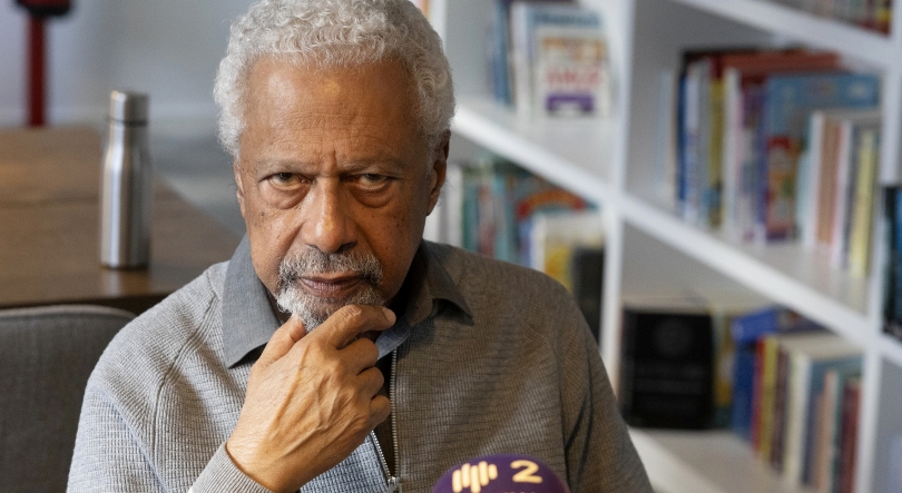 Imagem de Abdulrazak Gurnah em entrevista