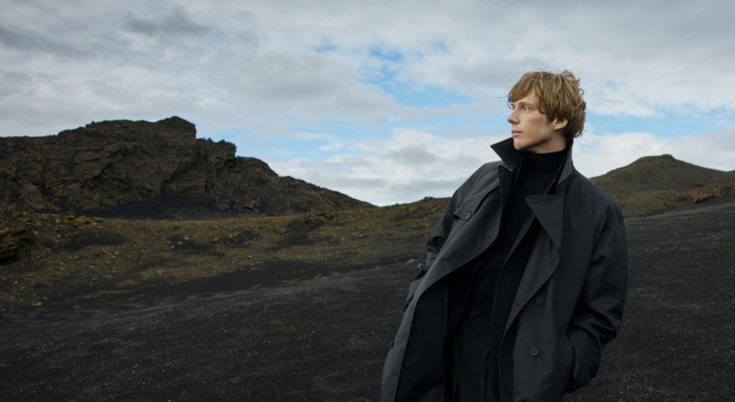 Imagem de Gabríel Ólafs na estreia de “Frequências Paralelas” 