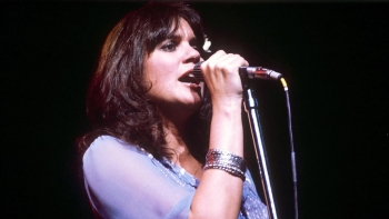 Imagem  de Brahms pela cantora Linda Ronstadt na “Canção de embalar”